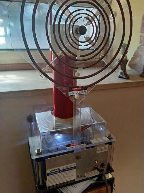 OSCILLATORE A ONDE MULTIPLE DI LAKHOVSKY